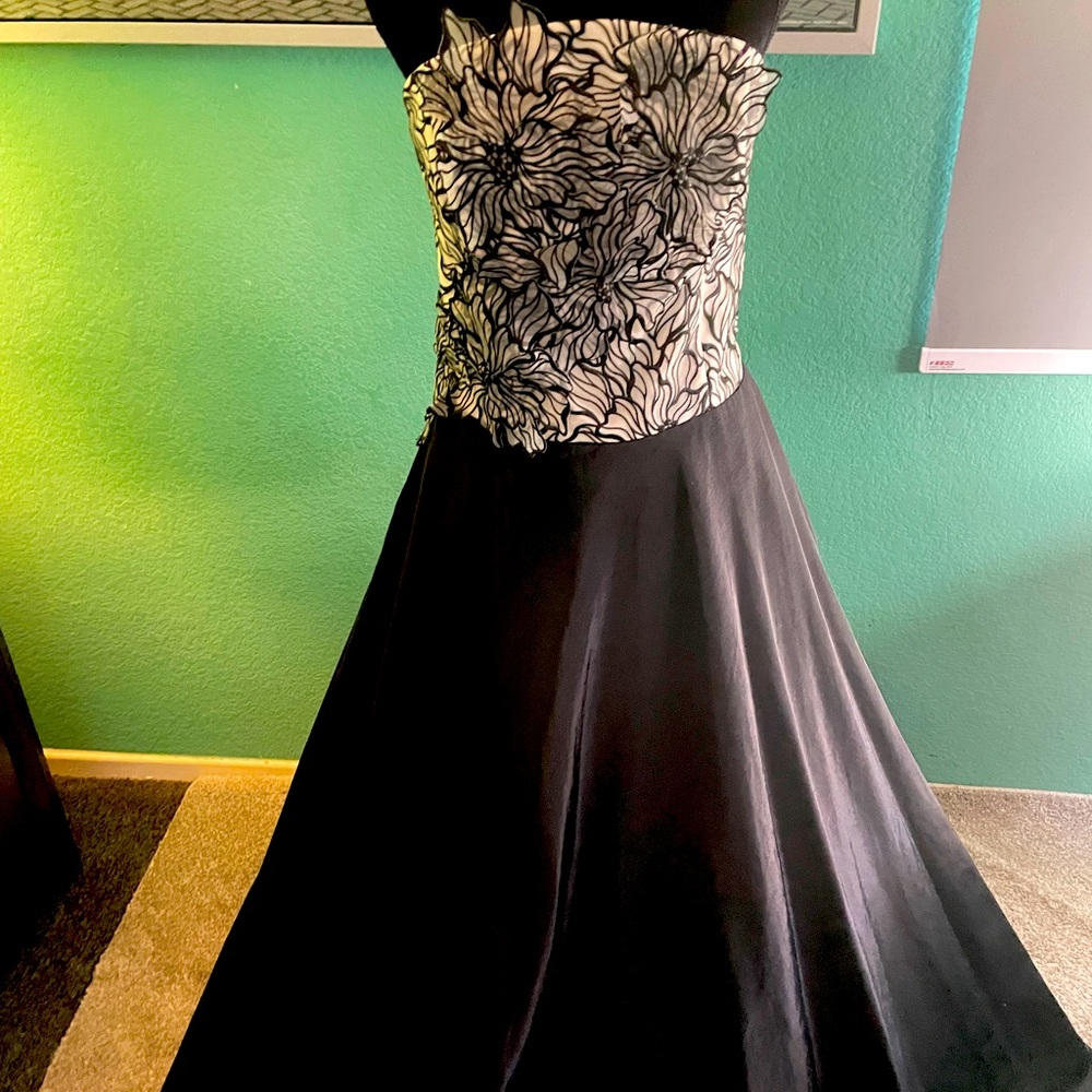 Beautiful gown , just in time for those May proms or June weddings